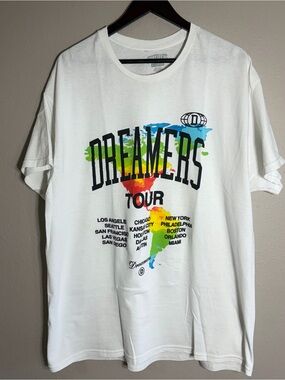 [Used/Like New ] Descendants Dreamers Tour  T-Shirt  // Men Size XL